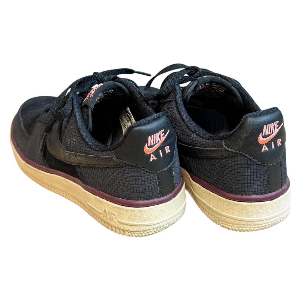 Nike WMNS AIR FORCE 1 '07 SUEDE BUTY SPORTOWE damskie 38