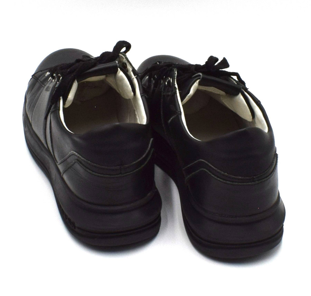 Guess VIBO TRAMPKI  męskie 44