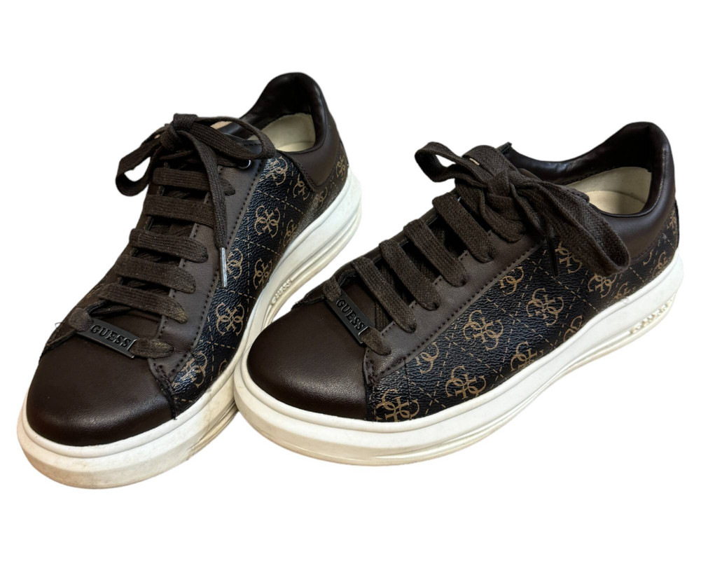 Guess  Vibo Carryover TRAMPKI damskie 39