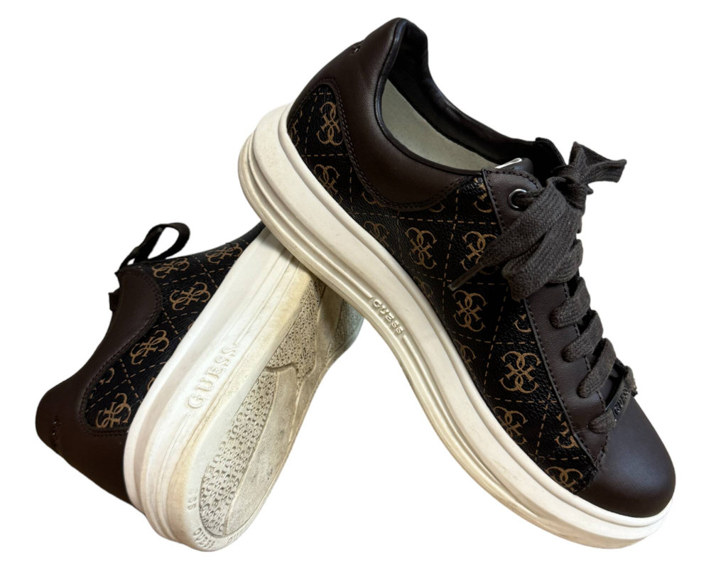 Guess  Vibo Carryover TRAMPKI damskie 39